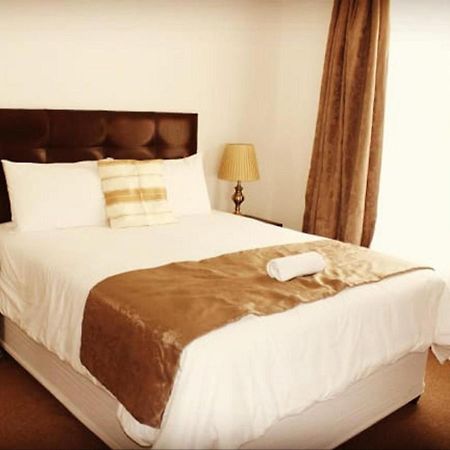 Moshitametsi Guesthouse Kempton Park Bagian luar foto
