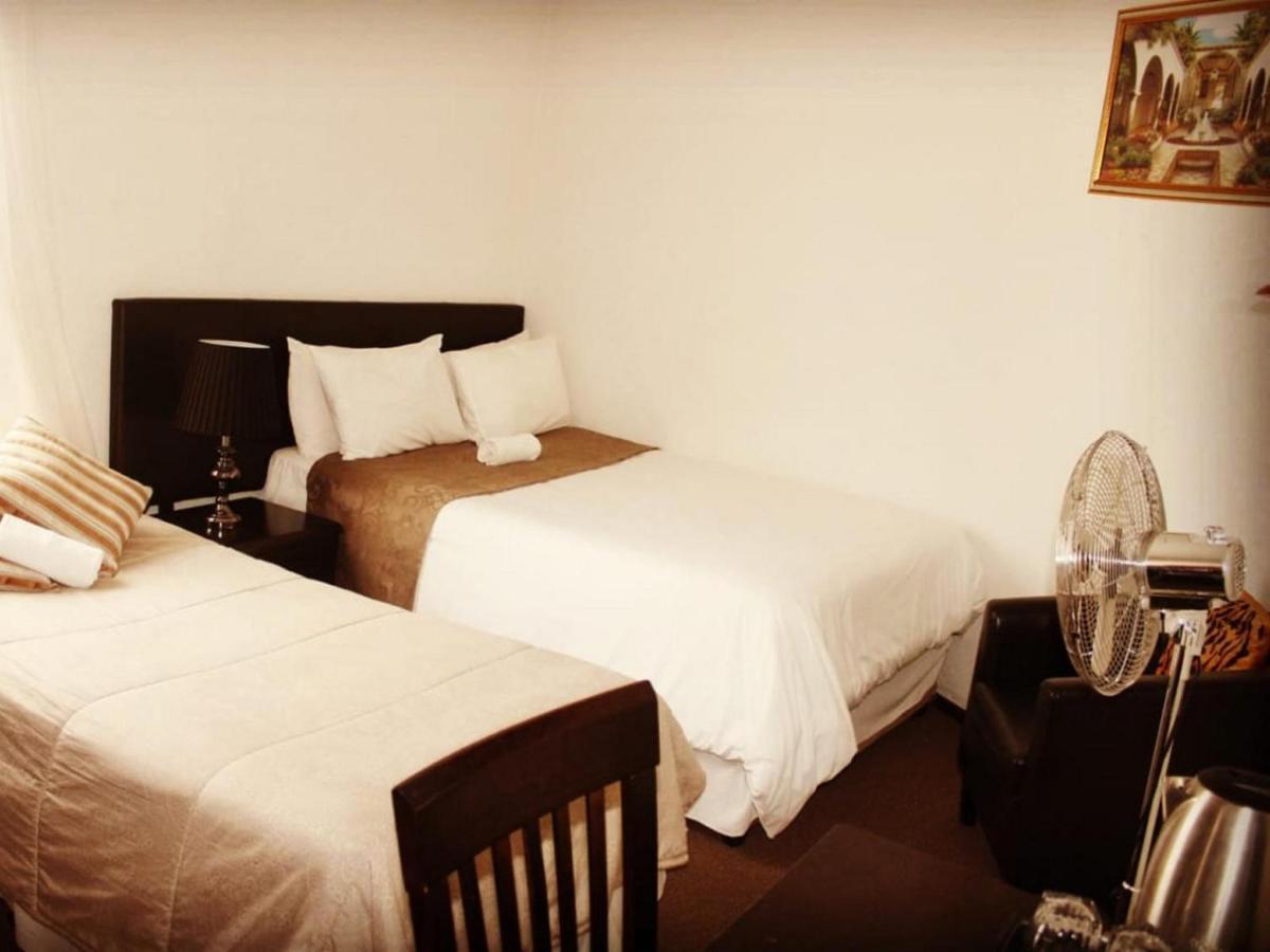 Moshitametsi Guesthouse Kempton Park Bagian luar foto