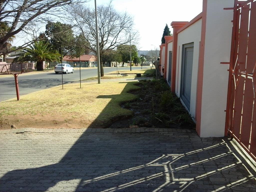 Moshitametsi Guesthouse Kempton Park Bagian luar foto
