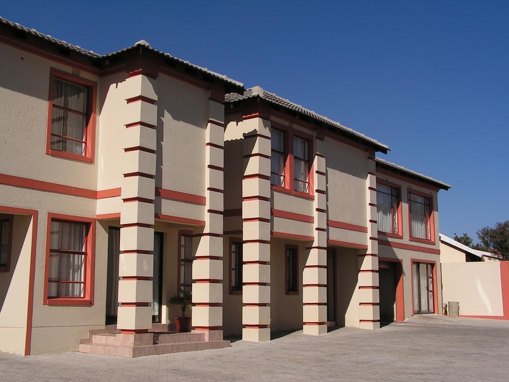 Moshitametsi Guesthouse Kempton Park Bagian luar foto
