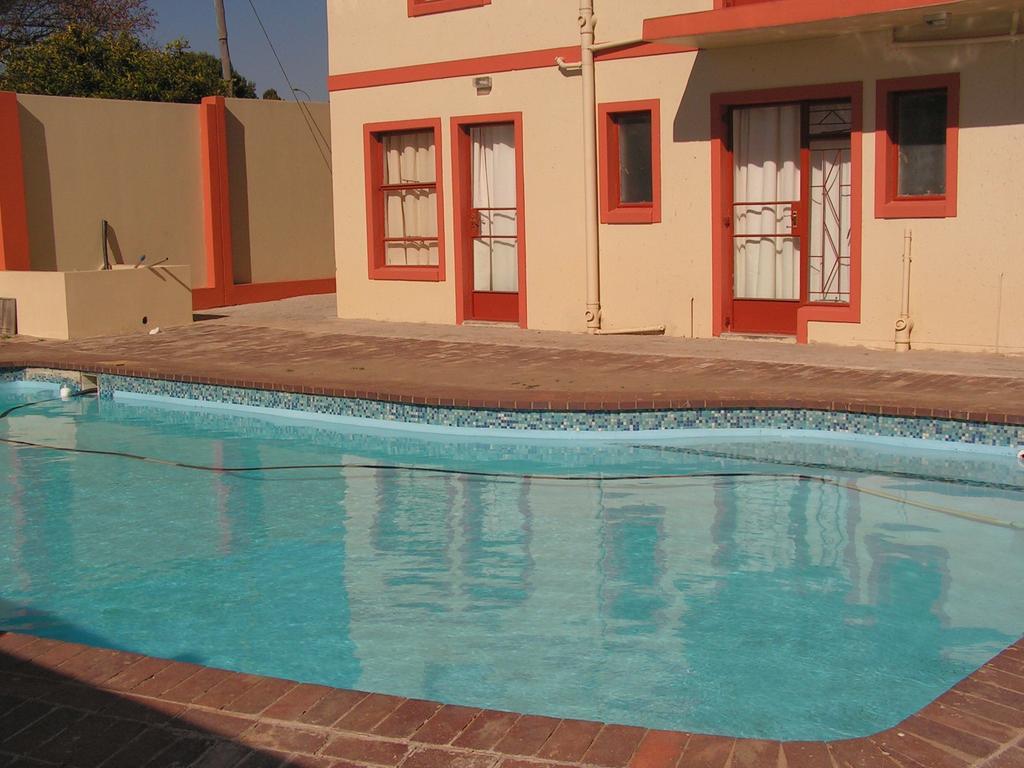 Moshitametsi Guesthouse Kempton Park Bagian luar foto