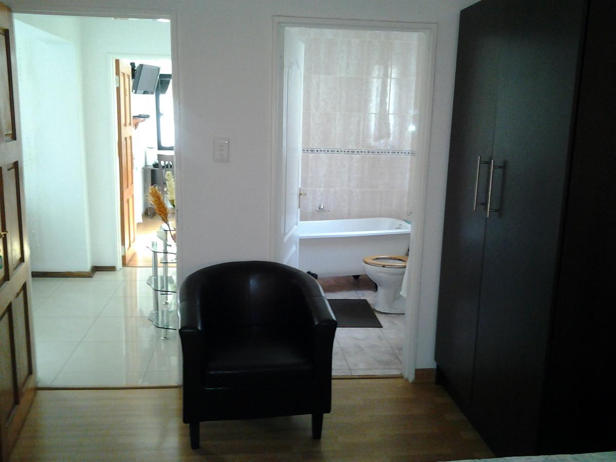 Moshitametsi Guesthouse Kempton Park Bagian luar foto