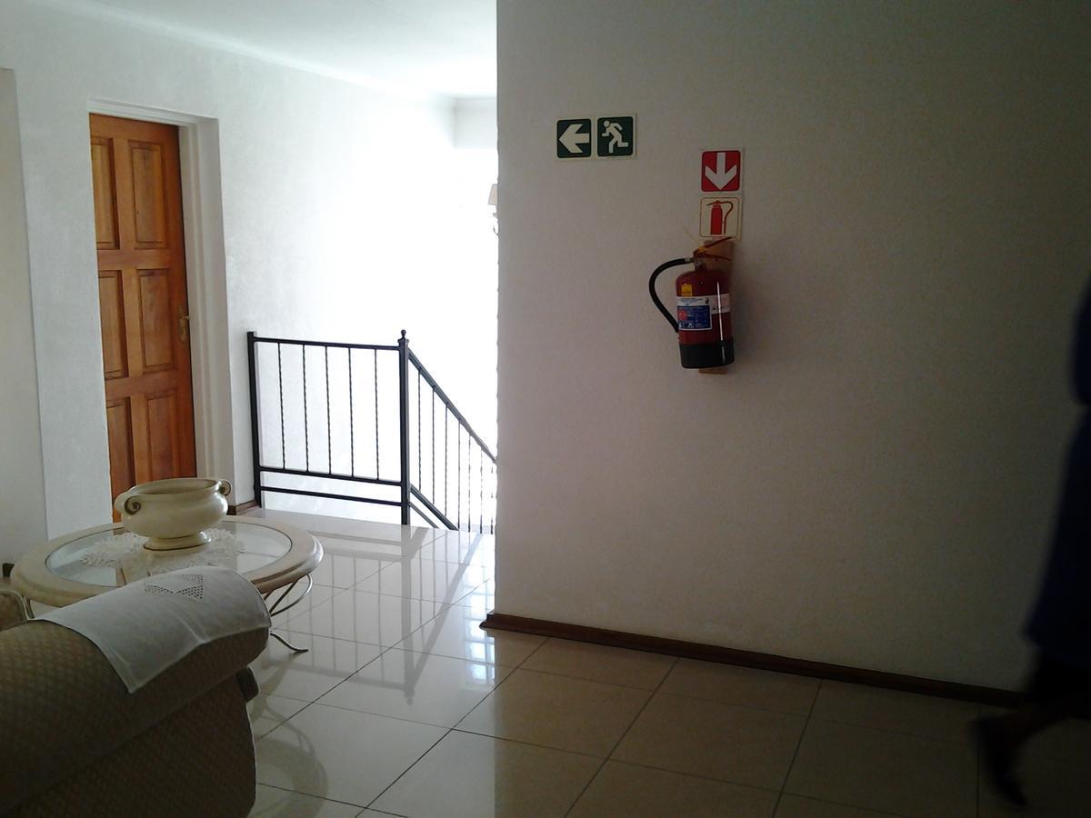 Moshitametsi Guesthouse Kempton Park Bagian luar foto