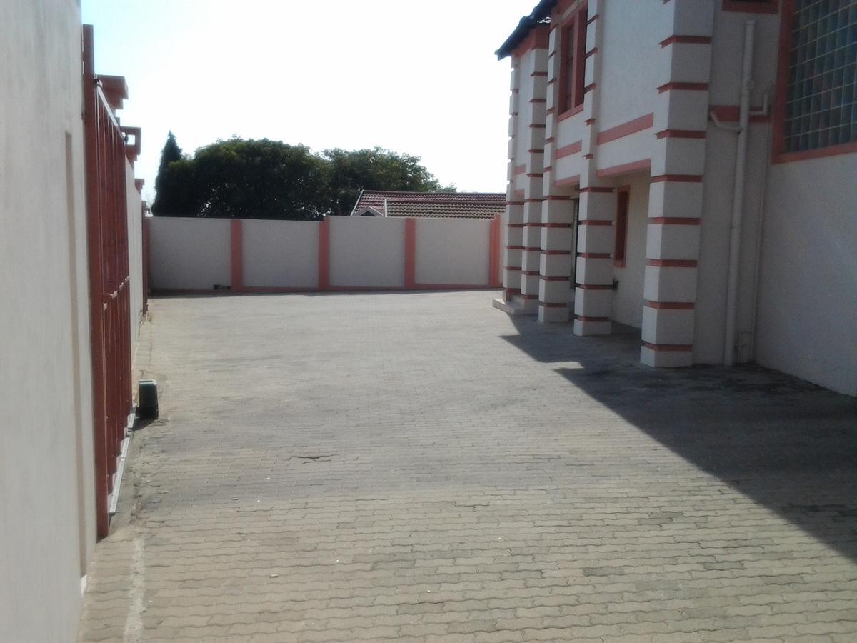 Moshitametsi Guesthouse Kempton Park Bagian luar foto