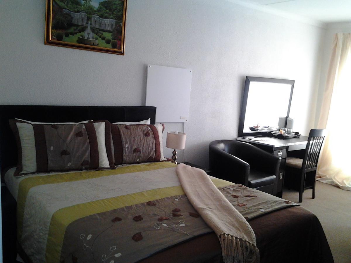 Moshitametsi Guesthouse Kempton Park Bagian luar foto