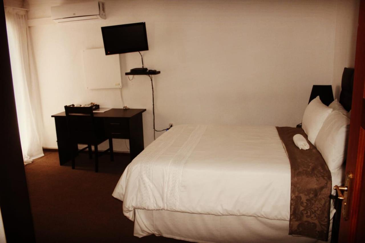 Moshitametsi Guesthouse Kempton Park Bagian luar foto