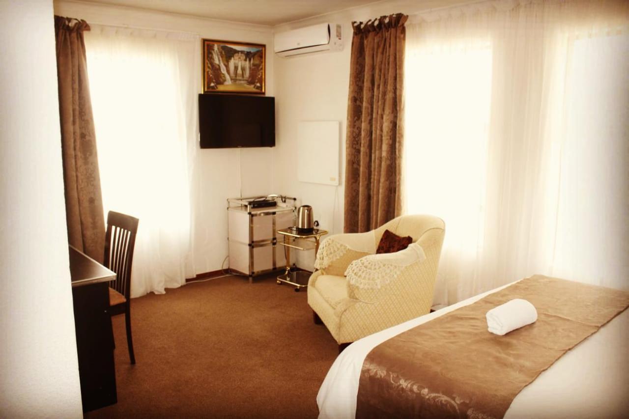 Moshitametsi Guesthouse Kempton Park Bagian luar foto