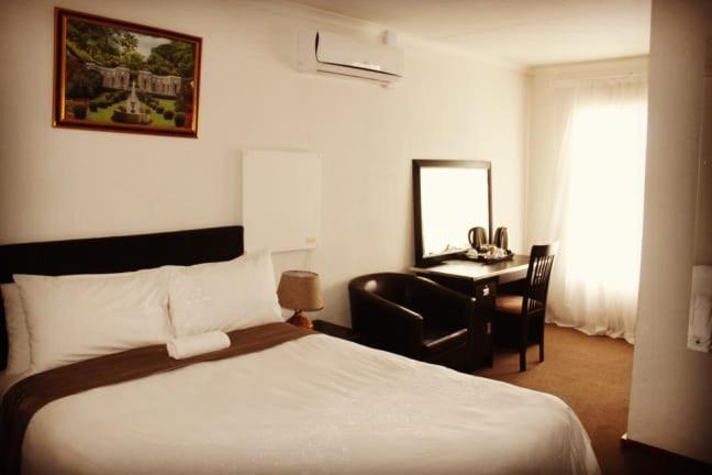Moshitametsi Guesthouse Kempton Park Bagian luar foto