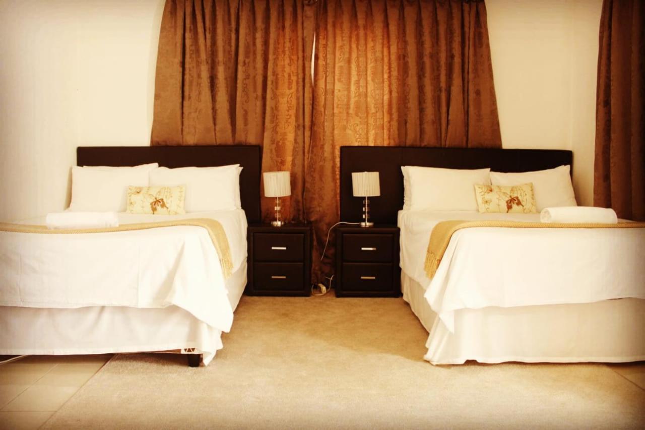 Moshitametsi Guesthouse Kempton Park Bagian luar foto